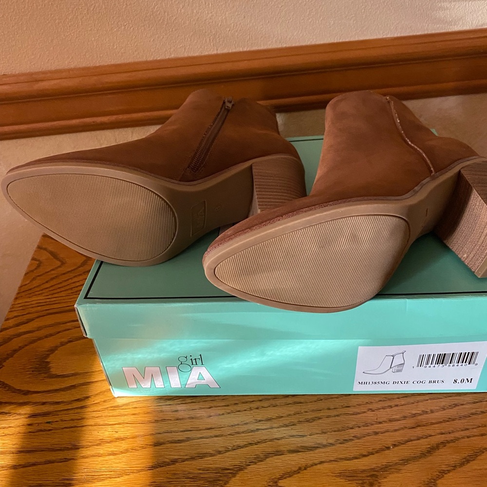 Mia Booties NEW Size 8 - Picture 2 of 5